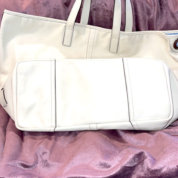 Coach Hadley White Lambskin Leather Duffel Bag removable strap & wristlet NWOT - Picture 10 of 11